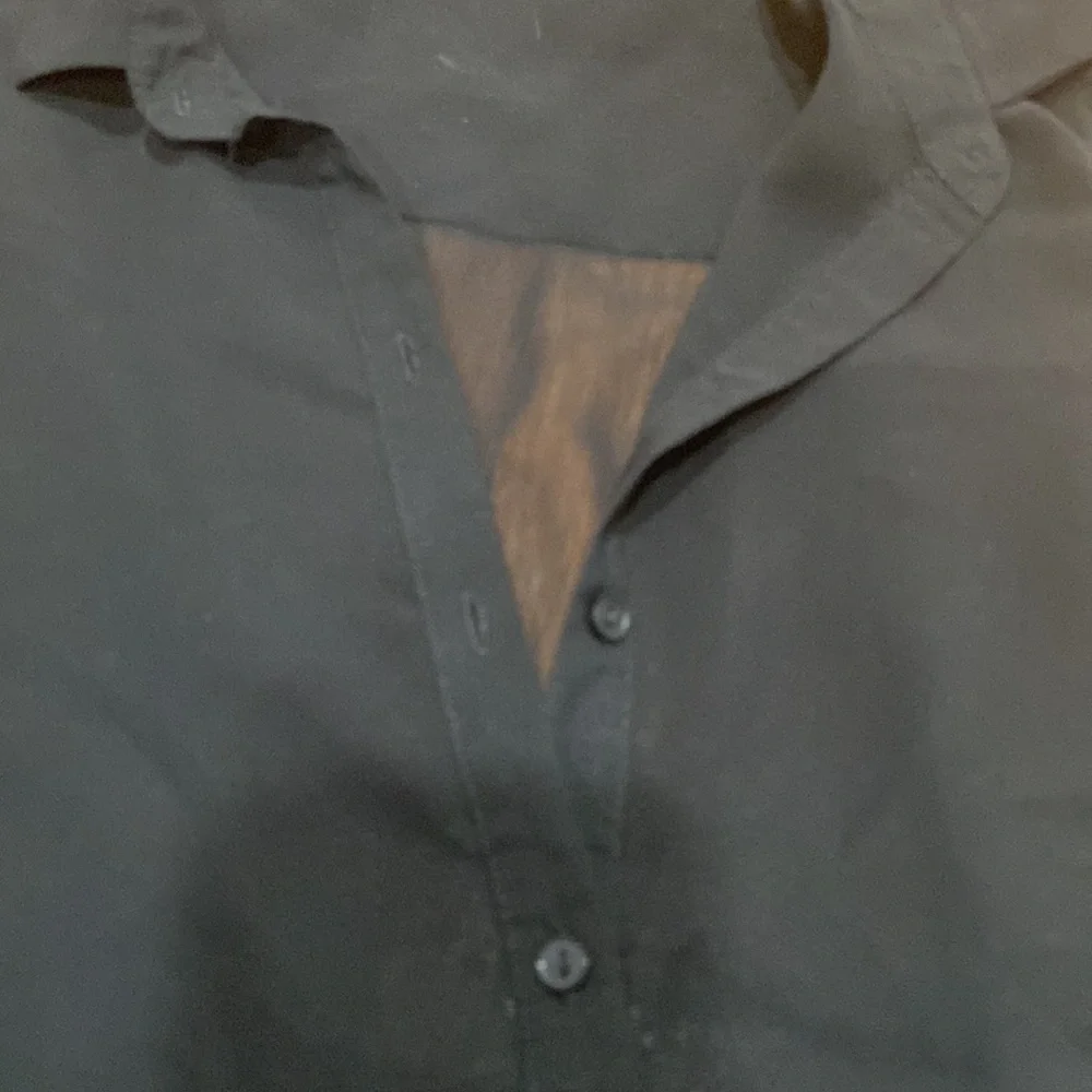Buttoned, sheer sleeveless top - Picture 2 of 3